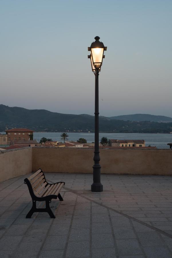 Casa Vacanze Nel Centro Storico Di Портоферрайо Экстерьер фото